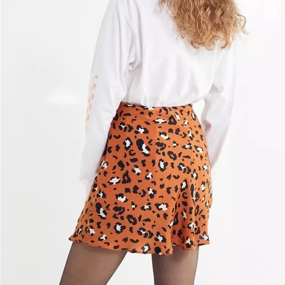 UO leopard print swingy satin mini skirt EUC - Picture 2 of 9
